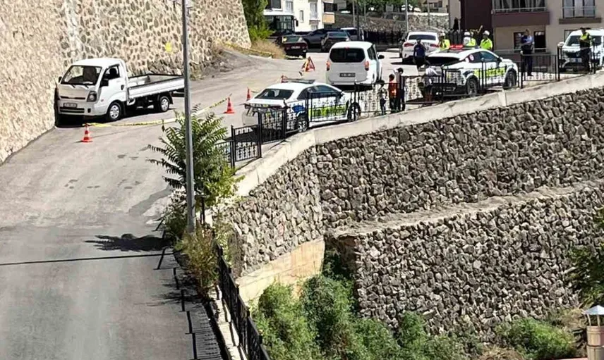 Gümüşhane'de direksiyon başında kalp krizi geçiren sürücü yaşamını yitirdi