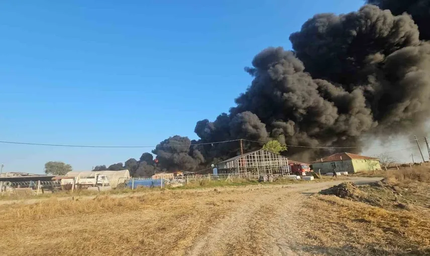 Tekirdağ'daki geri dönüşüm tesisinde yangın paniği: Dumanlar gökyüzünde dans ediyor