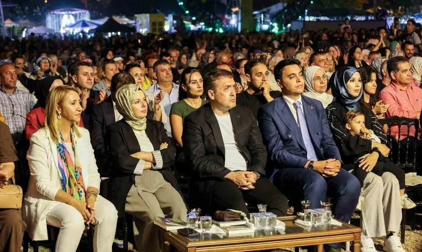 Pazaryeri'nde Alişan konseri büyük ilgi gördü: 25 bin kişi katıldı
