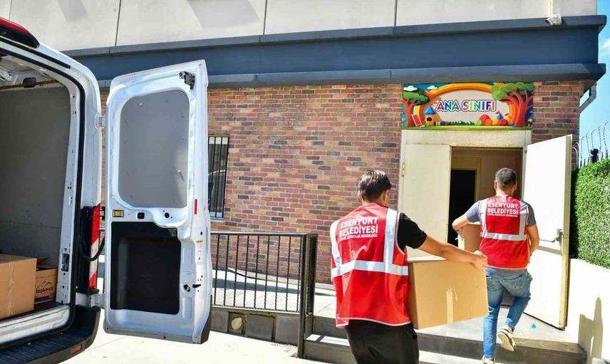 Esenyurt Belediyesi, öğrencilere kırtasiye yardımı ile eğitim yılına destek oldu
