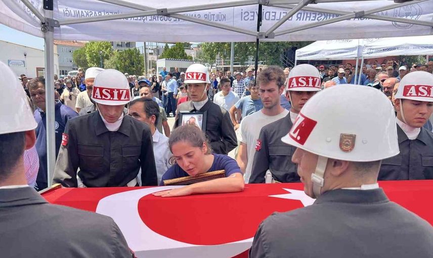 Trafik kazasında hayatını kaybeden uzman çavuş toprağa verildi
