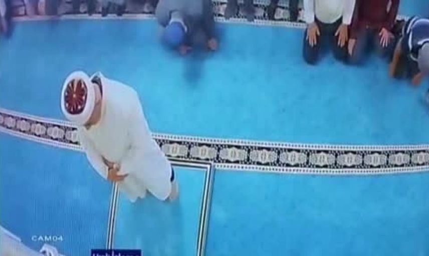Camide kediyi tekmeleyen şahıs gözaltına alındı: Tepkiler çığ gibi büyüdü
