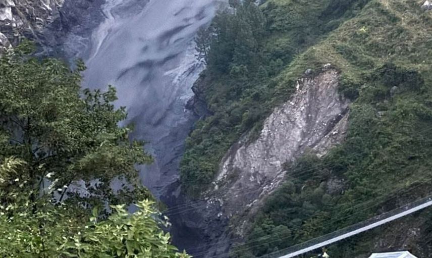 Nepal'de sel felaketi: Manaslu yürüyüş parkurundaki dağcılar mahsur kaldı