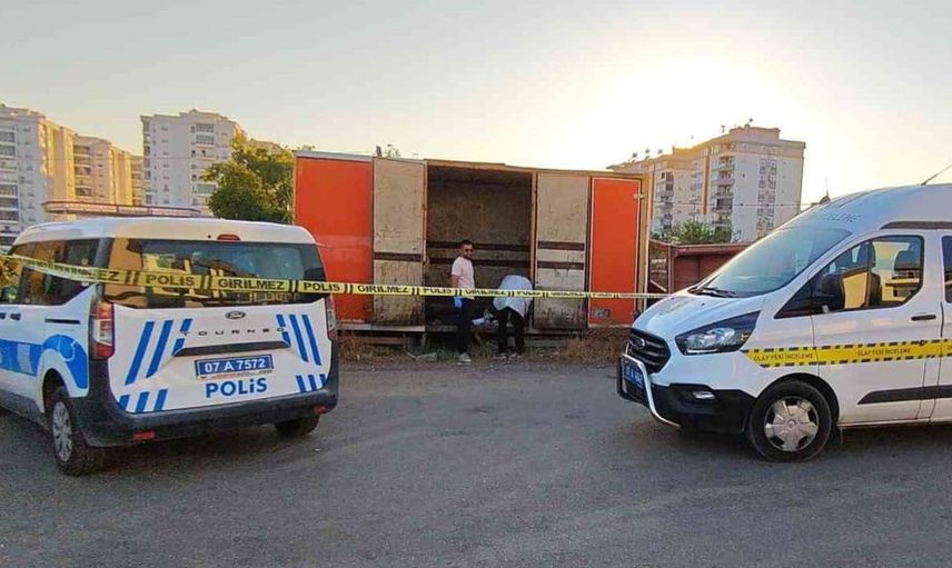 Antalya'da konteynerde yaşayan yaşlı adam ölü bulundu