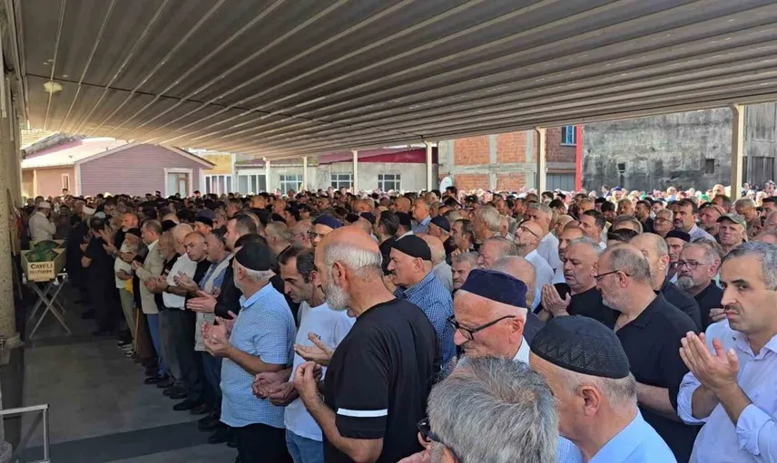Çayeli'nde boğularak hayatını kaybeden kardeşler son yolculuklarına uğurlandı