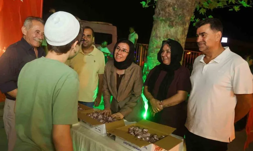 Uşak'ta Mevlid Kandili ruhu lokum ikramıyla yaşatıldı