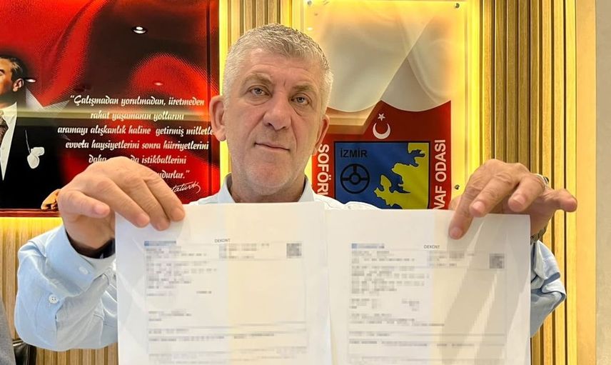 Hesabında servet buldu, döndü parayı iade etti: İzmirli taksici takdir topladı