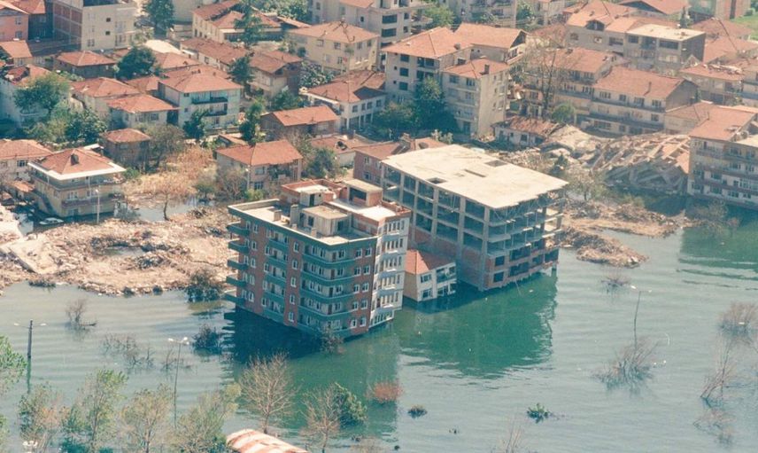 17 Ağustos'un acısı halen dinmedi: Depremin üzerinden 24 yıl geçti