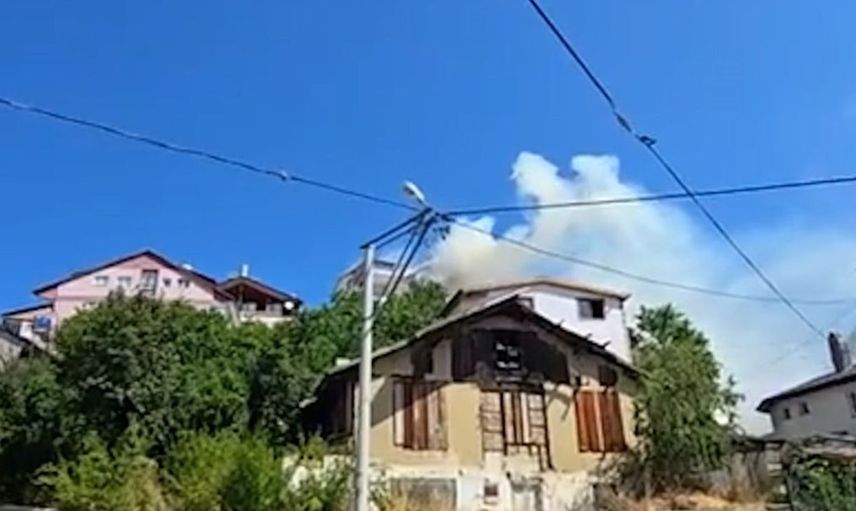 Bolu'da apartmanın çatı katında yangın çıktı