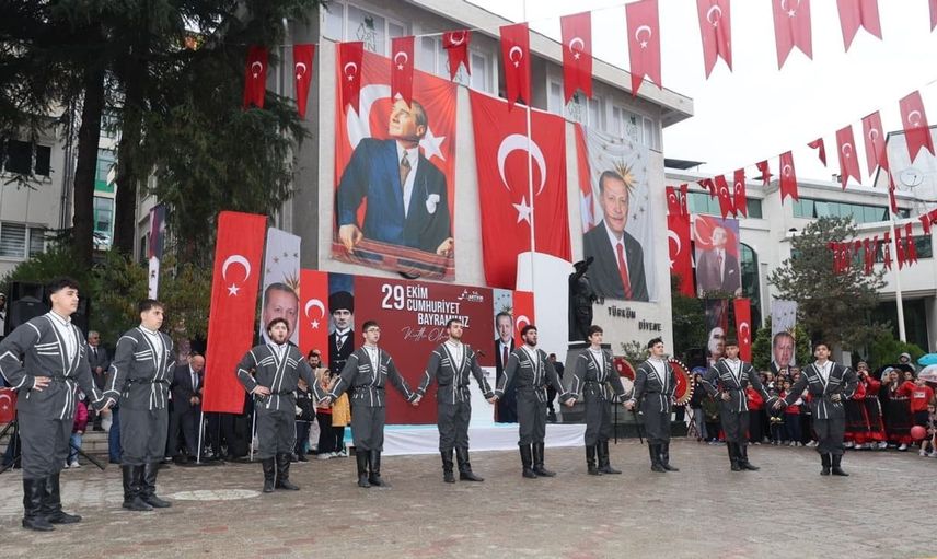 Artvin'de cumhuriyet coşkusu: 103. yıl kutlamalarıyla tarih yaşatıldı