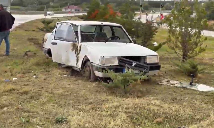 Elazığ'da kontrolden çıkan otomobil kazası: iki kişi yaralandı