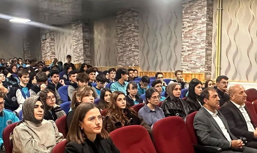 Bayburt Fen Lisesi'nde uluslararası eğitim fırsatları tanıtıldı