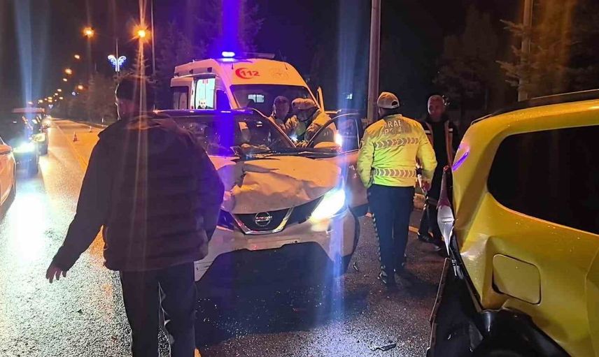 Erzurum'da dört araçlı kaza: Yaralı sürücü hastaneye kaldırıldı