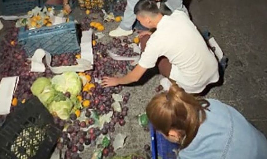 İzmir'de pazar esnafına mahalleli destek oldu: Dayanışmanın örneği