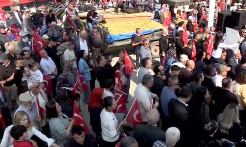 Özgür Özel sarıgöl'de üzüm üreticileriyle buluşarak çözüm önerilerini sıraladı