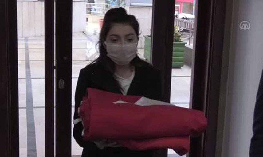 18 Mart'ta Göndere Çekilecek Ay Yıldızlı Bayrak Zonguldak'a Ulaştı