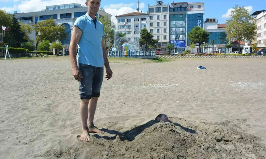 Ünye’deki manyetik kum, şifa kaynağı olarak dikkat çekiyor
