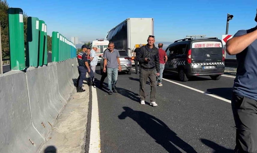 Bolu Dağı'nda karayolları işçisine çarpan cip, yaralanmasına neden oldu