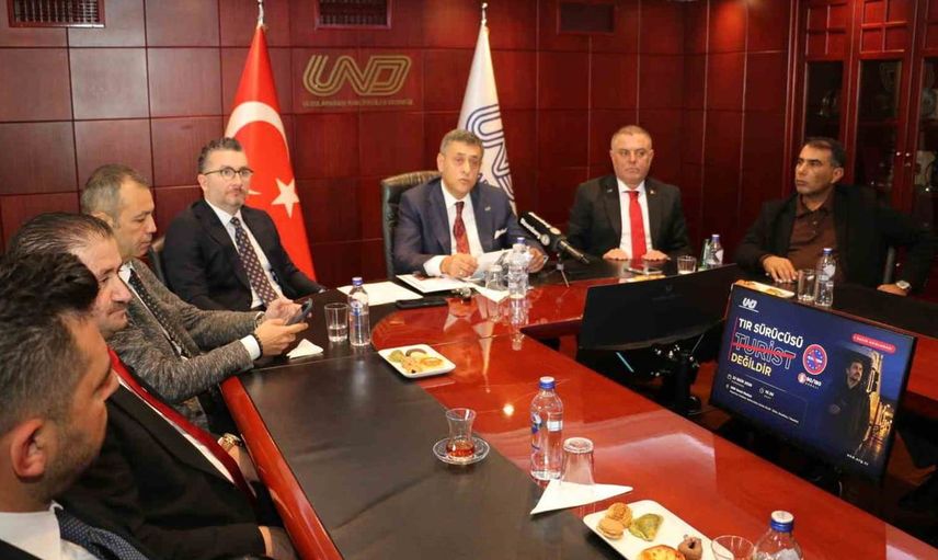 TIR kuyrukları ticareti engelliyor: Avrupa sınır kapılarında gecikmeler artıyor