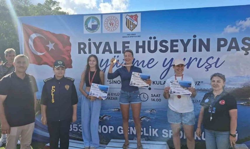 Sinop’ta deniz sevgisiyle yüzme yarışları yapıldı