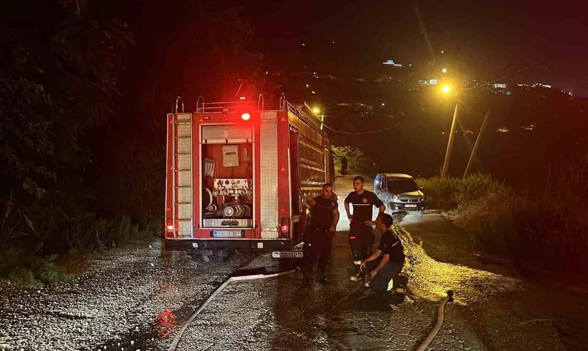 Alanya’da sazlık alanda çıkan yangın kontrol altına alındı