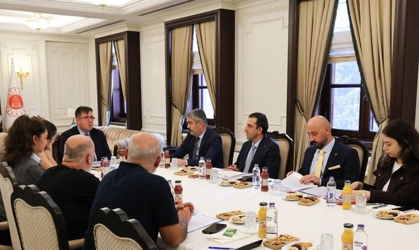 Adalet Bakan Yardımcısı Tuncay, depremzedelerin adalet arayışlarını dinledi