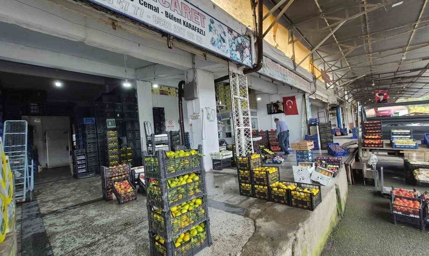 Bafra sebze ve meyve hali esnafından yetkililere çözüm çağrısı