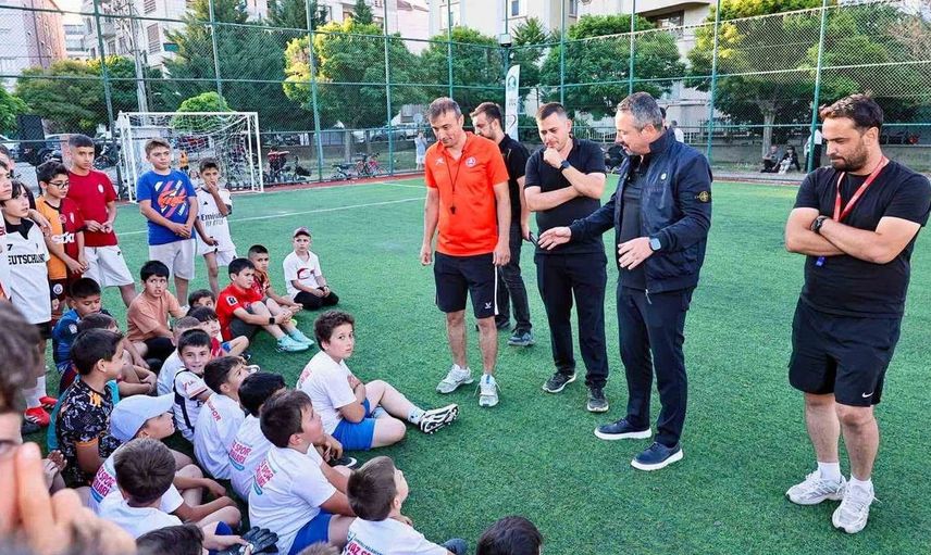 Sandıklı'da sokak futbol turnuvası'nın 8'incisi başladı