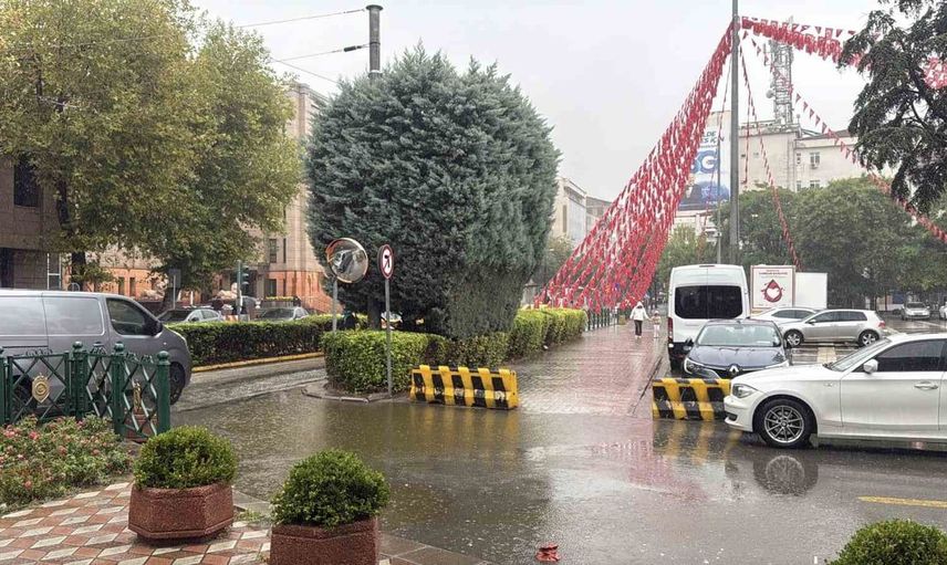 Eskişehir'de sağanak yağışla sonbahara merhaba