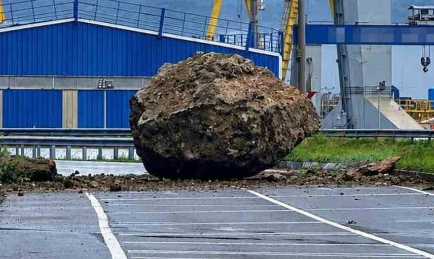 Zonguldak'ta dev kaya düşüşü, ulaşımda büyük aksama yaşandı