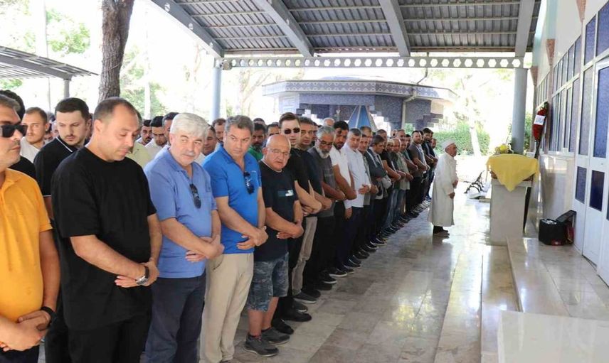 Denizli'de trafik kazasında yaşamını yitiren kadının cenazesi defnedildi
