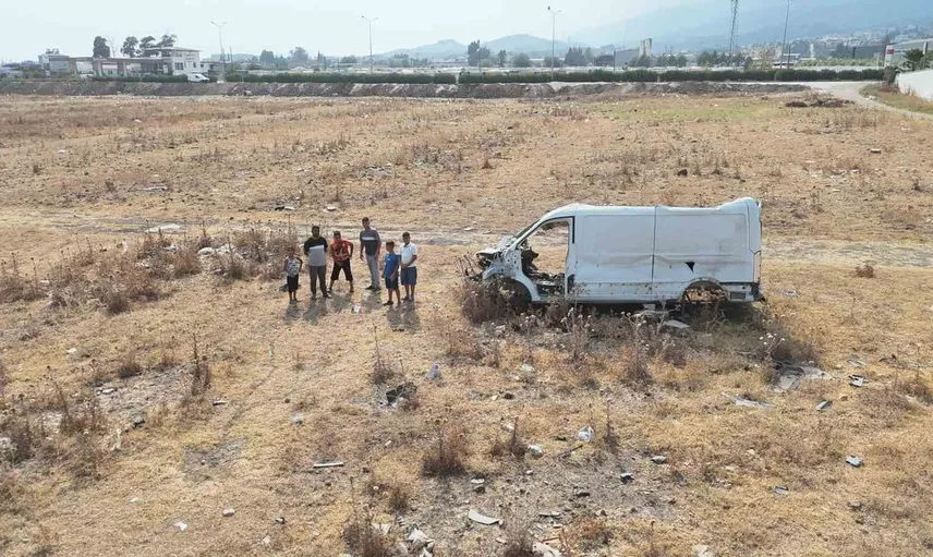Hatay'da deprem izleri: Araç mezarlığında sadece bir minibüs kaldı