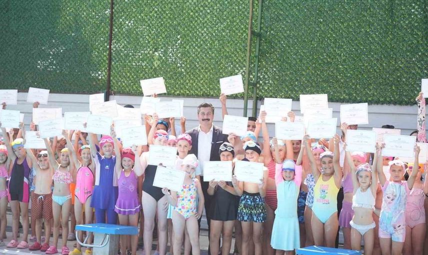 Yenişehir'de yaz yüzme kursu tamamlandı, 140 çocuk sertifikalarını aldı