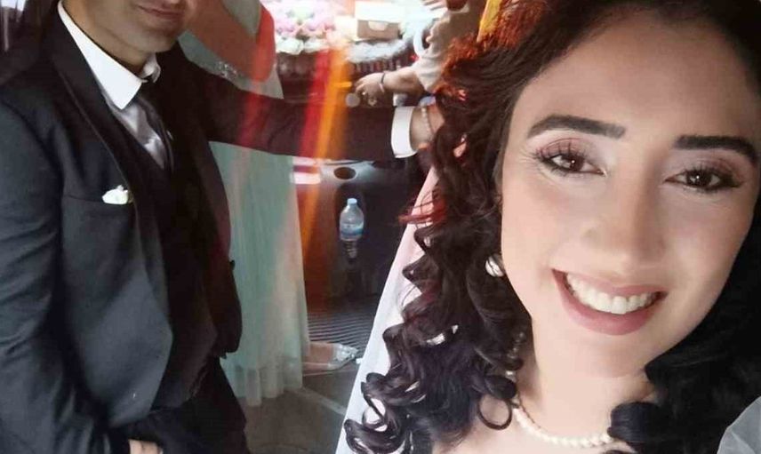 Adana'da öğretmen çiftin düğününde dolmuş gelin arabası oldu