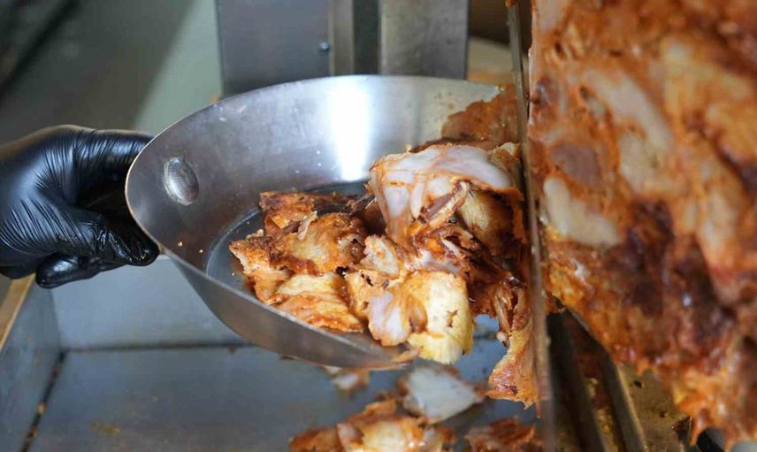 Gaziantep'te genç bir kadın döner ustası, erkeklerden farkını ortaya koyuyor