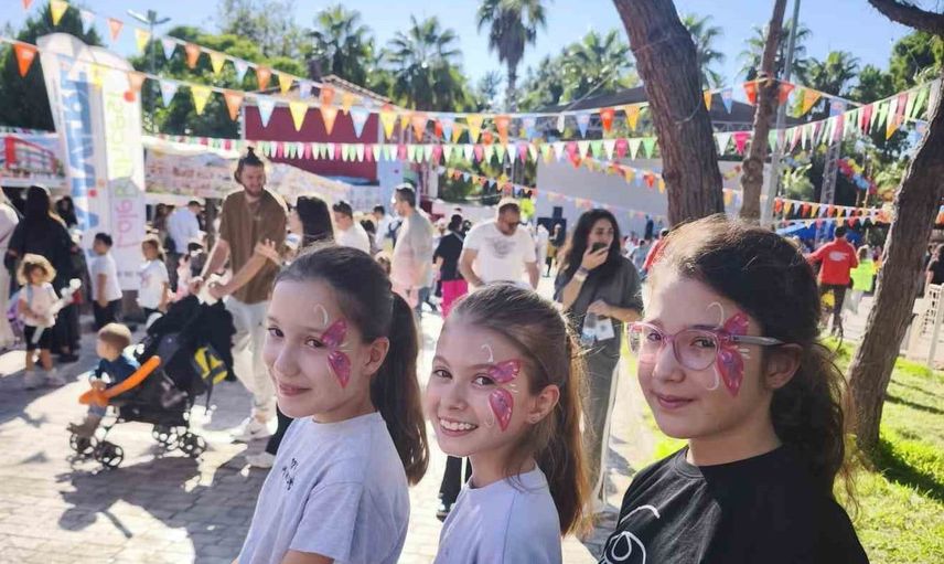 Antalya çocuk festivalinde aileler birlikte keyif dolu anlar yaşadı