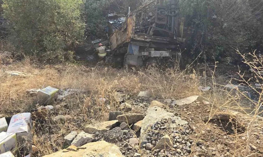 Bingöl'de trafik kazası: sondaj kamyonu ile beton mikseri çarpıştı