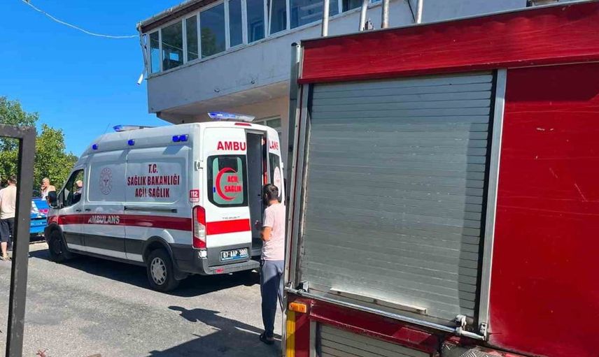 Alaplı'da tarım aracı devrildi, 5 kişi yaralandı