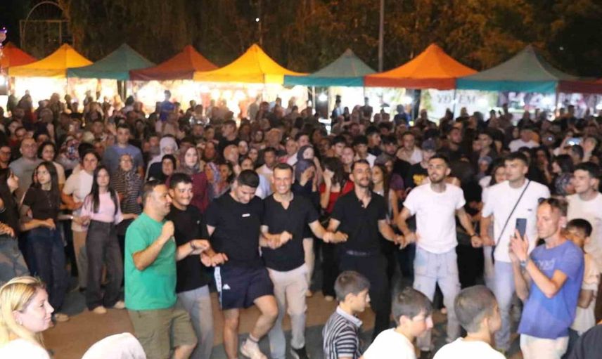 Oltu'da geleneksel festival coşkusu konserle taçlandı