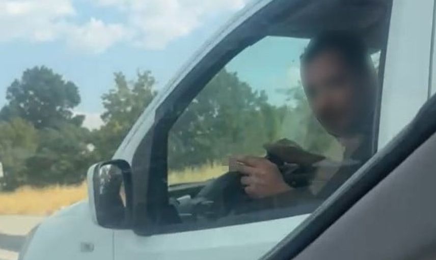 Eskişehir'de kavga eden sürücüler cep telefonu kameralarına yansıdı