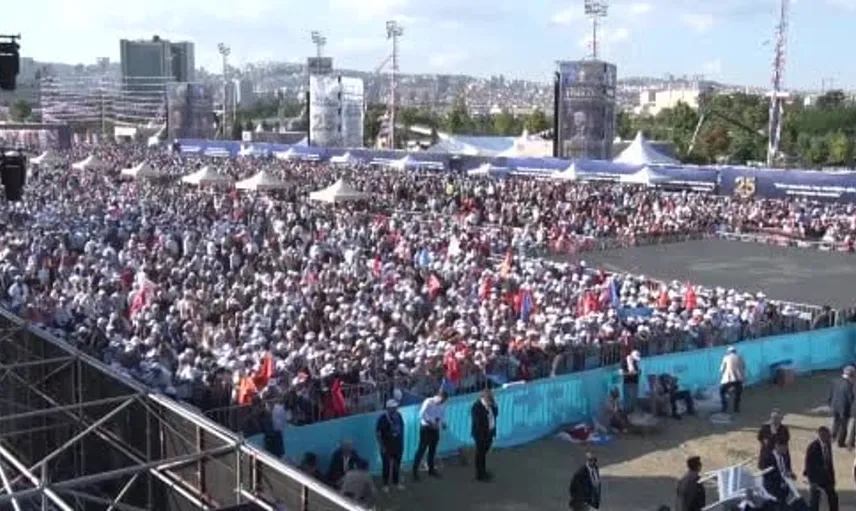 AK Parti’nin 25. yılı coşkuyla kutlanıyor: Vatandaşların yoğun katılımı dikkat çekti