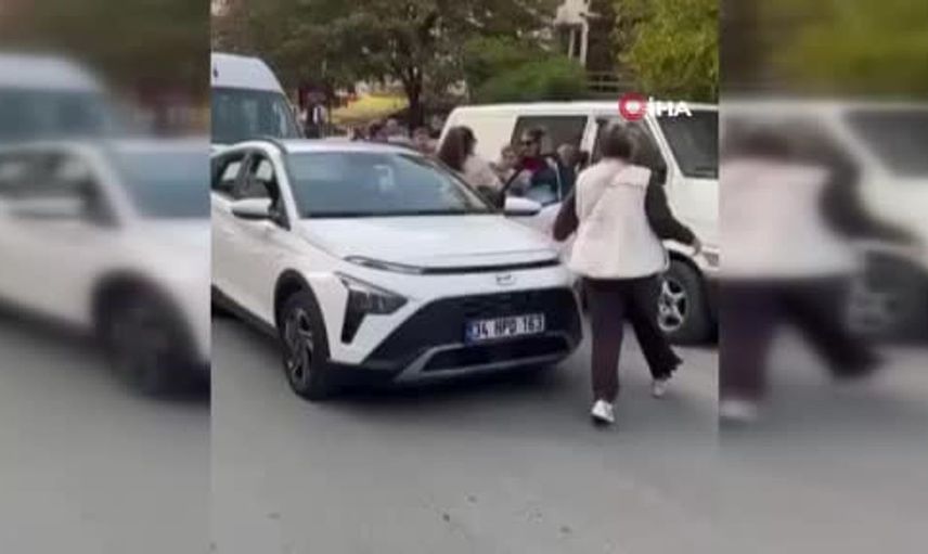 Büyükçekmece'de yol verme tartışması kavga ile sonuçlandı