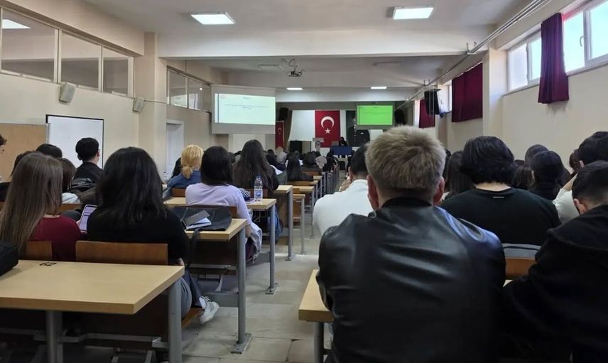 Gediz’de üniversite öğrencilerine yönelik güvenli ilişkiler atölyesi düzenlendi
