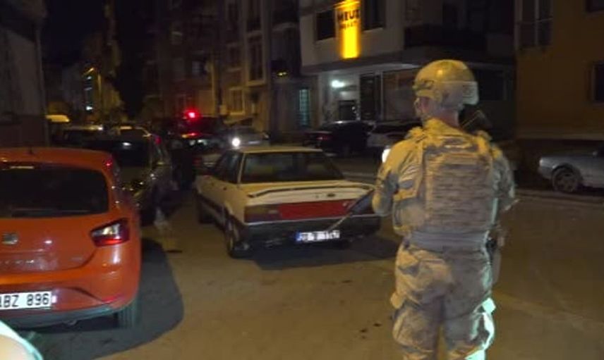 Denizli'de 53 yıl hapis cezası ile aranan iki firari yakalandı