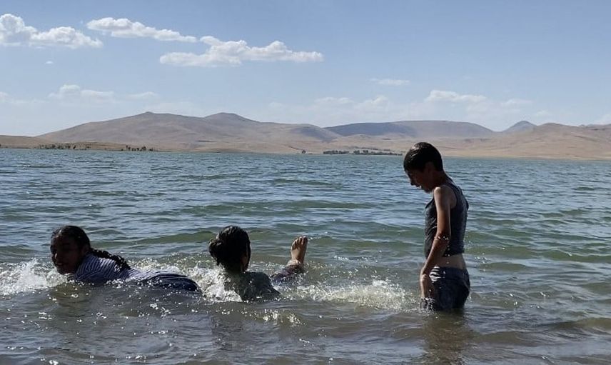 Ağrı'da sıcak havada çocukların tehlikeli serinliği: Patnos Barajı