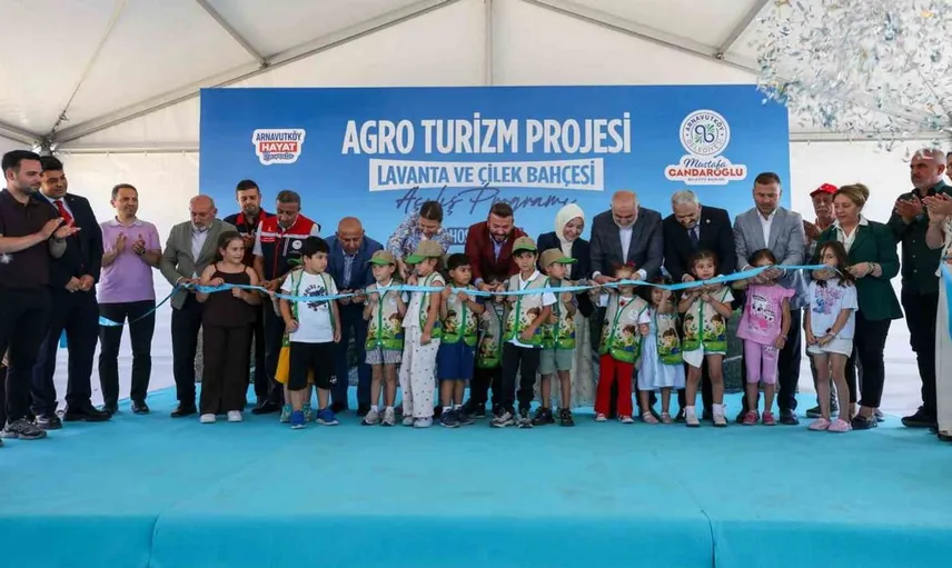 Tarım turizmi ile doğayla buluşan Arnavutköy: Çilek ve lavanta bahçesi açıldı