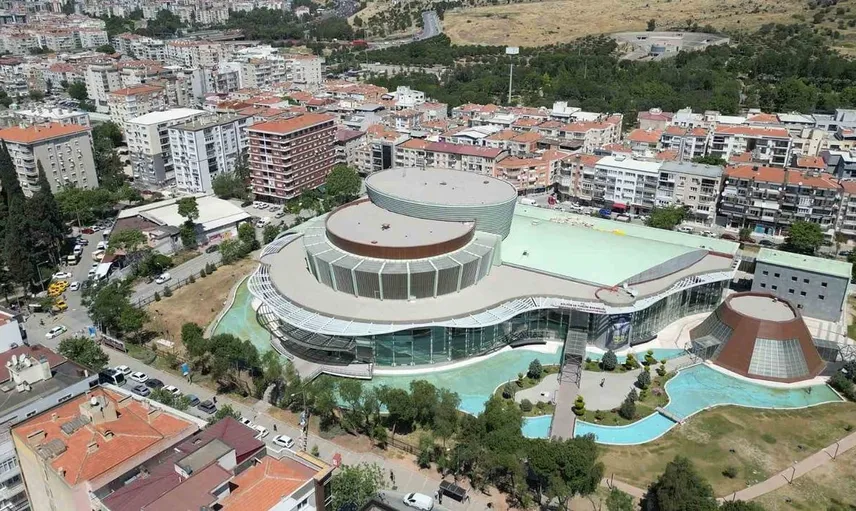 İzmir'in kültür hayatına yeni soluk: Bornova Kültür ve Sanat Merkezi