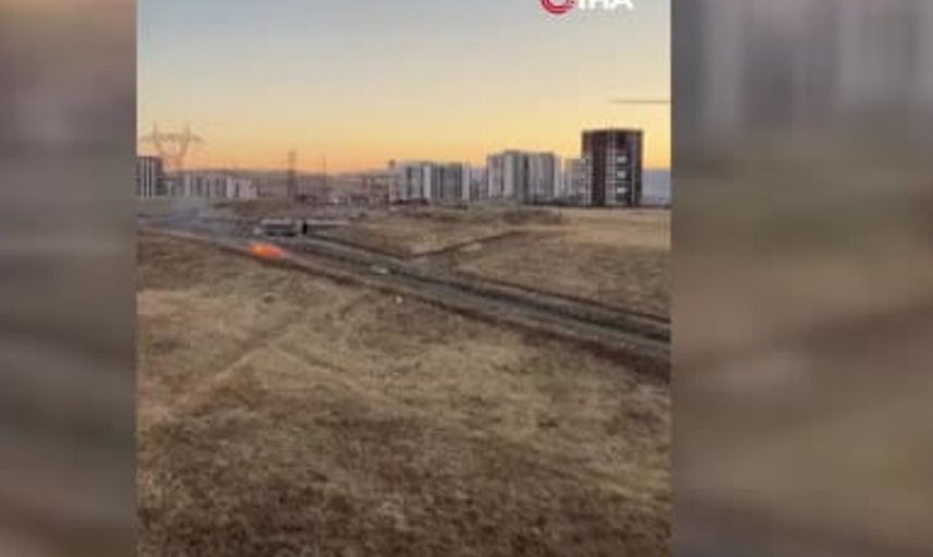 Ankara'nın Sincan ilçesinde otluk alanda yangın söndürüldü