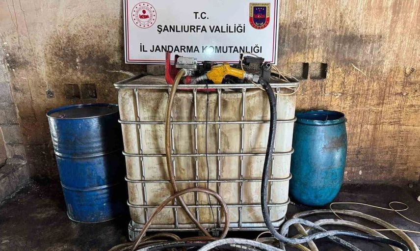 Viranşehir'de jandarmadan kaçak akaryakıt operasyonu: İki kişi gözaltında