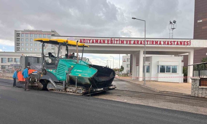 Adıyaman'da hastaneler bölgesinde sıcak asfalt çalışmaları hız kazandı